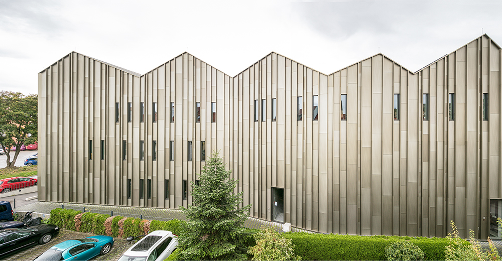 EDUCATIONAL EXAMPLE: INSTITUTIONAL BUILDING  IN ESSLINGEN 